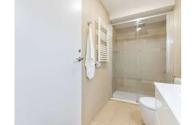 Alquiler Habitaciones 142m2 Barcelona Gran Via Carles III