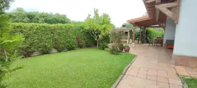 Chalet Adosado en Viveda con Jardin y Piscina