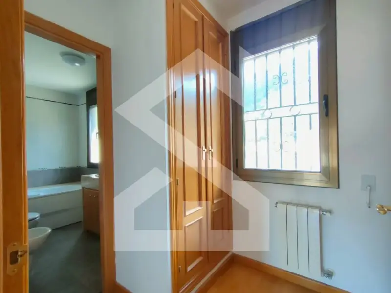 Venta Adosado con Chimenea en Escaldes