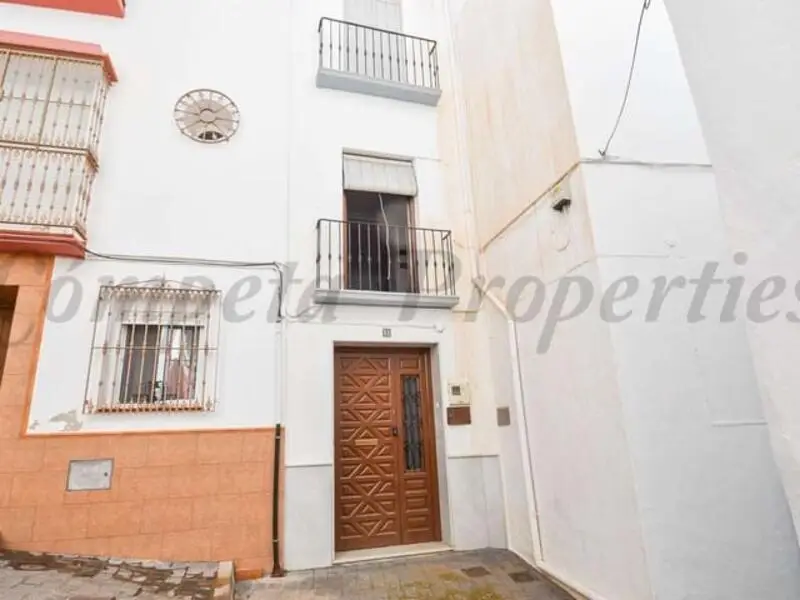 Casa de Pueblo en Cómpeta con Vistas al Mar Ideal para B&B