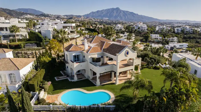 Villa de Lujo 5 Dormitorios con Piscina y Vistas al Mar