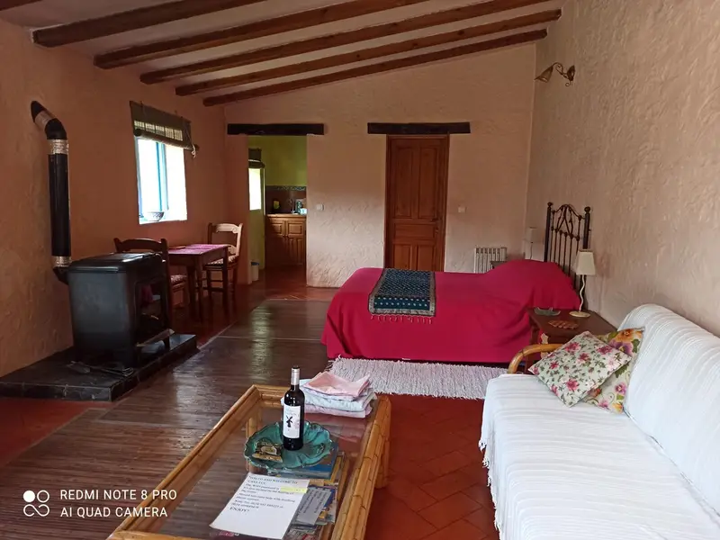 Cabaña Rural Casares: Retiro con Piscina y Jardín