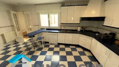 Piso en Venta Plaza Espa


a Cabra 6 Dormitorios 4 Ba


nos