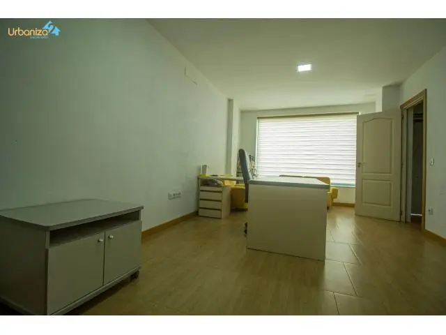 Local Comercial Reformado 290m2 Vado Garaje Badajoz