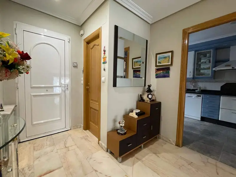 Chalet Adosado en Ponferrada con Jardin y Bodega