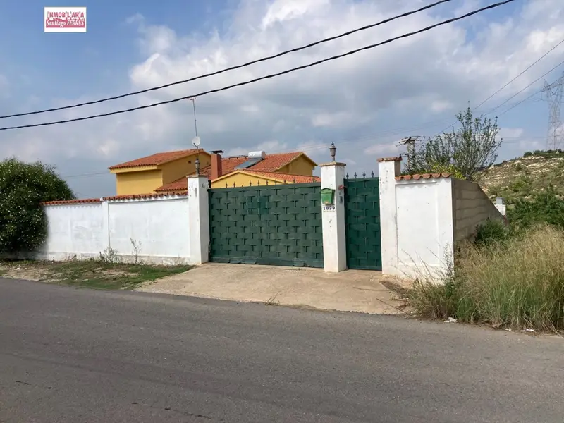 Chalet en Alginet con Piscina y Gran Parcela