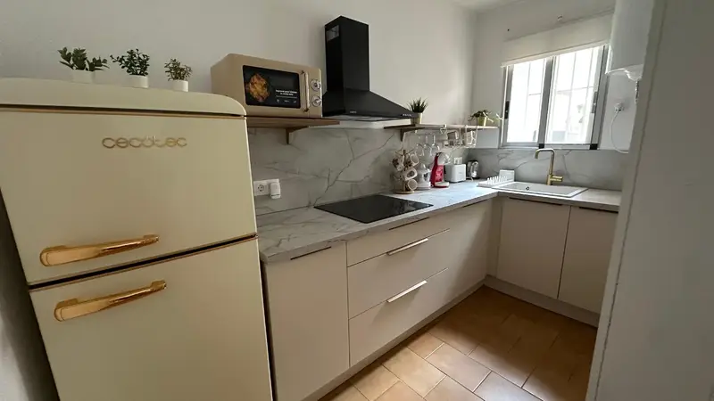 Bajo Reformado Malvarrosa 3 Hab 60m2 Patio Privado Cerca Playa