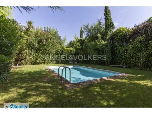 Casa en Alquiler Pozuelo de Alarcón con Jardín y Piscina