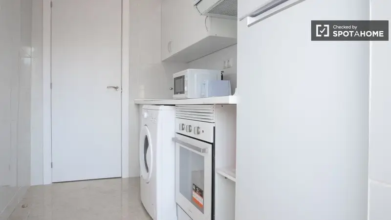 Apartamento 3 dormitorios 1 ba
jo Madrid Spotahome