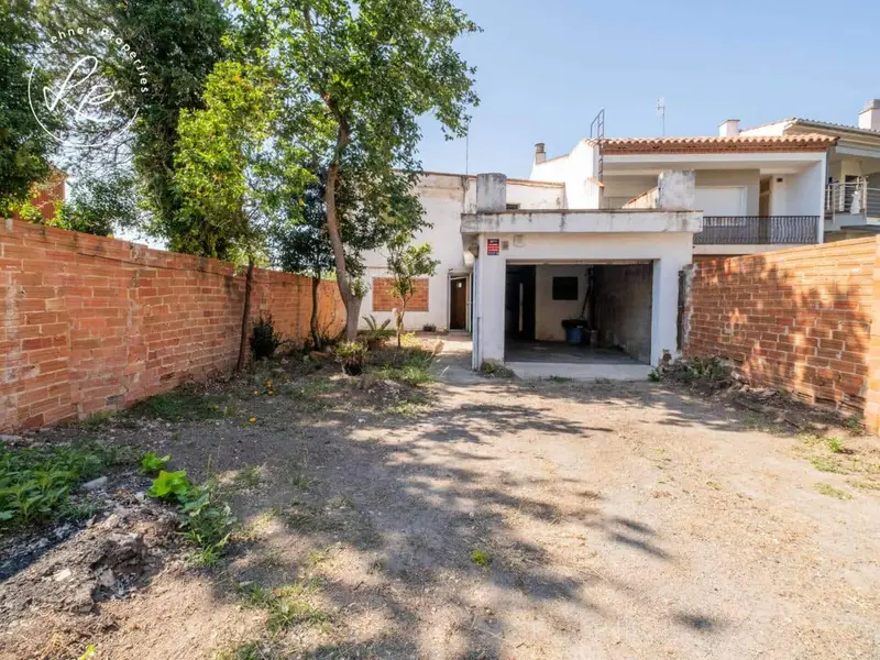 Pareado en venta Figueres Girona para reformar