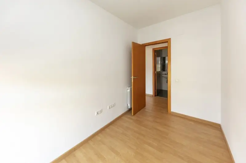 Local en Venta Girona Paseo Olot 48m2 con Garaje