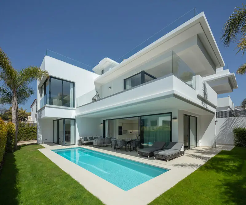 Villa Moderna en Rio Verde Marbella
