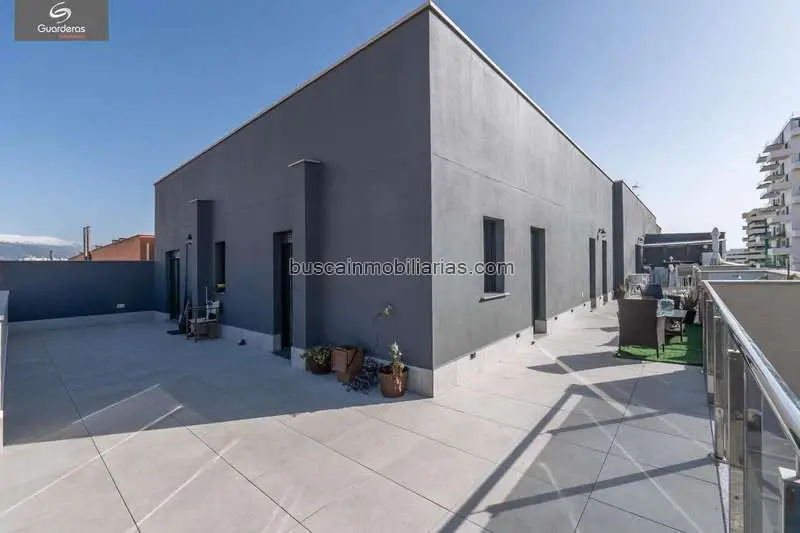 Atico en venta en Granada con terraza y vistas a Sierra Nevada
