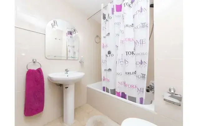 Rent a room of 140 m² in Alcalá De Henares
