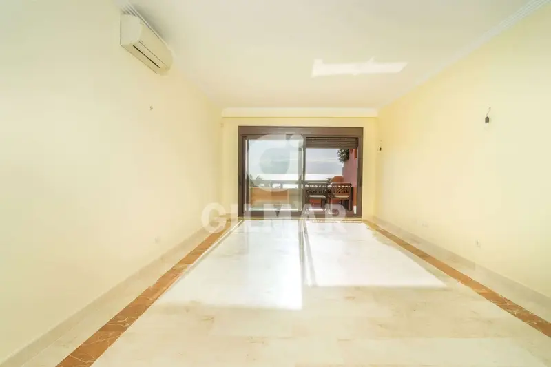 Ático Dúplex de Lujo en Estepona con Vistas al Mar