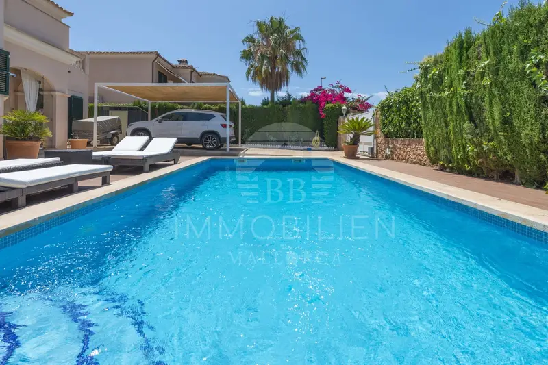 Casa Adosada Moderna en Mallorca con Piscina y Sistema Solar