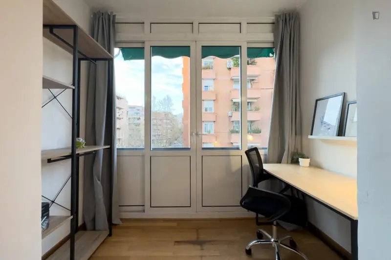 Habitacion Doble en Piso Pedralbes Cerca Metro