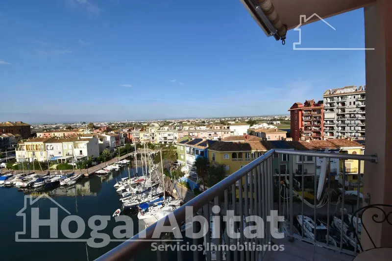 Piso en Port Saplaya Frente al Mar con Terraza y Ascensor