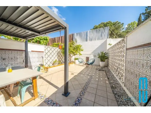 ¡Descubre Esta Fantástica Casa Pareada De Tres Plantas, Perfecta Para Toda La Familia!
