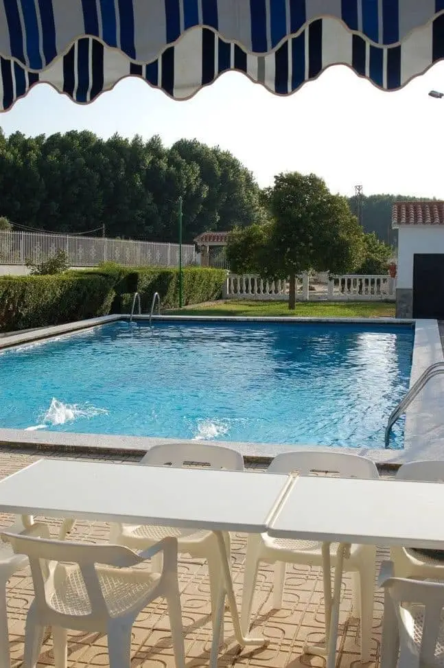 Chalet en Guadix con Piscina y Finca de 7000m²