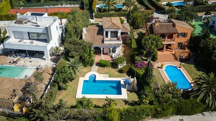Villa 3 Dormitorios en Marbesa con Piscina Privada y Vistas al Mar