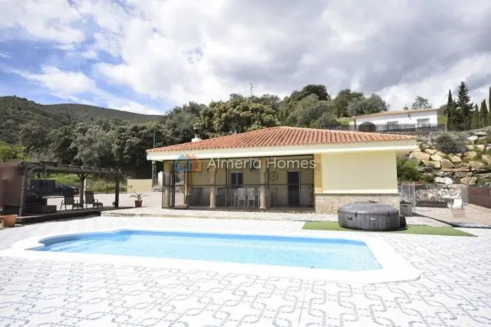 Villa 3 Dormitorios en Venta Almeria
