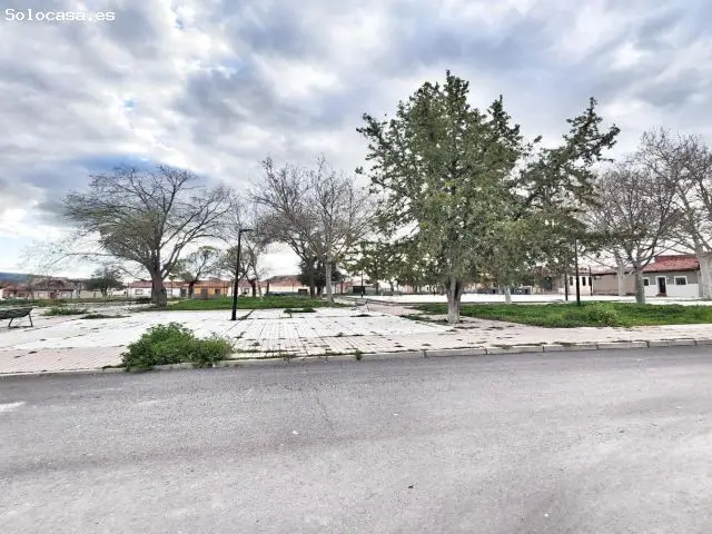Casa con Local Comercial y Piso en Venta