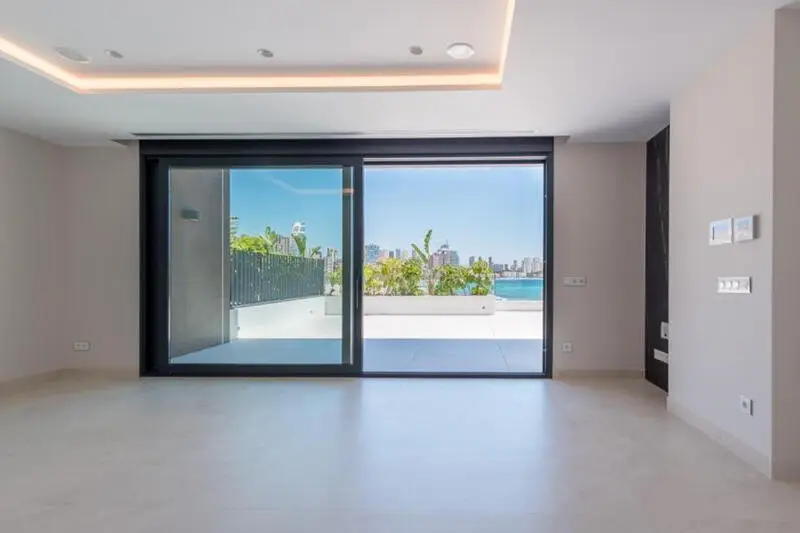 Apartamento Dúplex de Lujo en Benidorm con Vistas al Mar