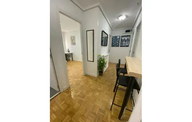 Rent 4 bedroom apartment in Madrid