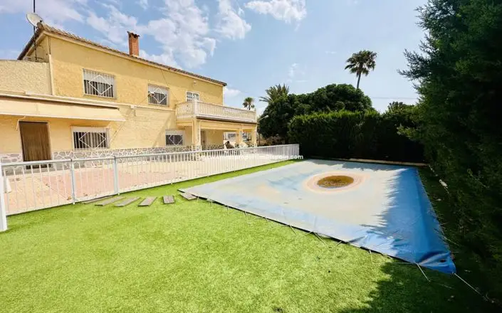 Villa de 8 Dormitorios en Venta en La Marina