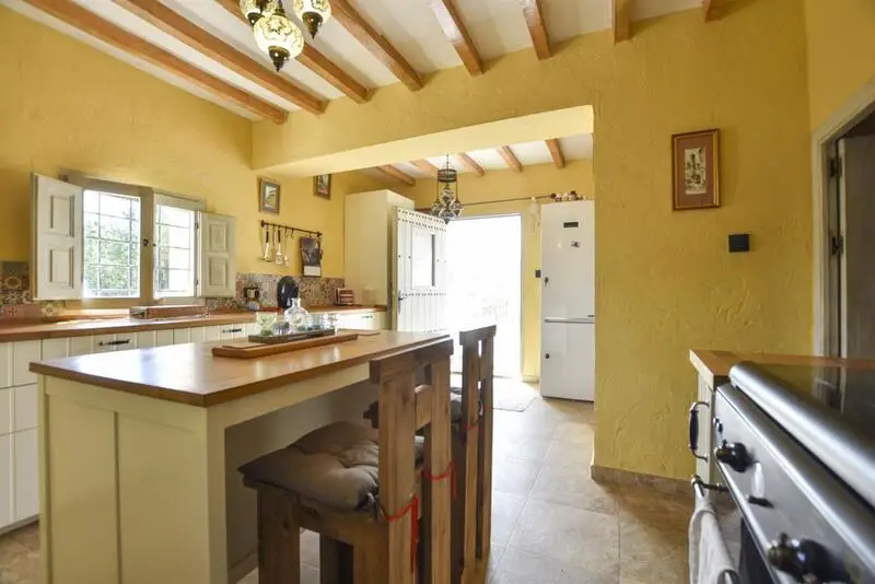 Villa de Lujo con Instalaciones Ecuestres en Lubrin Almeria