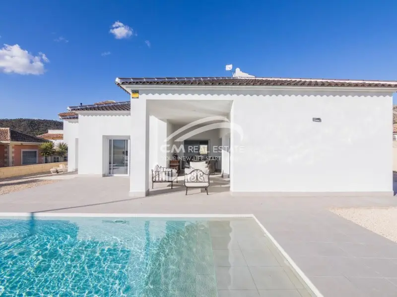 Villa en Pinoso 3 Dormitorios Piscina Privada Nueva