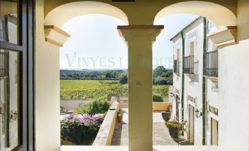 Masia monumental con viñedos ecológicos en Roses Girona