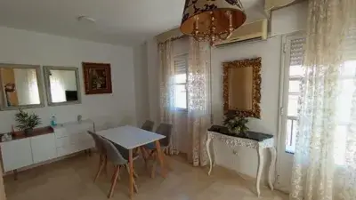 Piso en Alquiler Centro Jerez 115m² 3 Dorm 2 Baños Amueblado