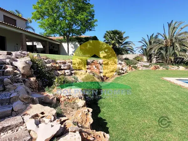Villa de Lujo en Valencia con Piscina y Vistas Impresionantes