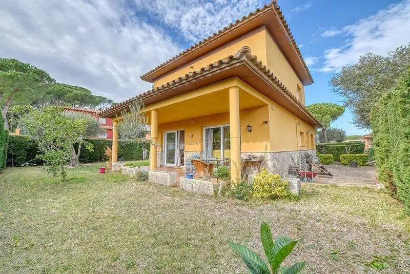 Chalet en venta en Calella de Palafrugell con jardín