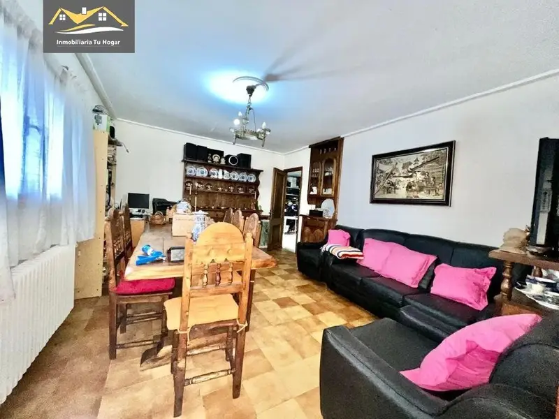 Venta Casa con Piscina en Coles - 464m2 - 5 Habitaciones