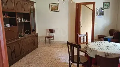 Casa de Pueblo en Jimenez de Jamuz con Jardin