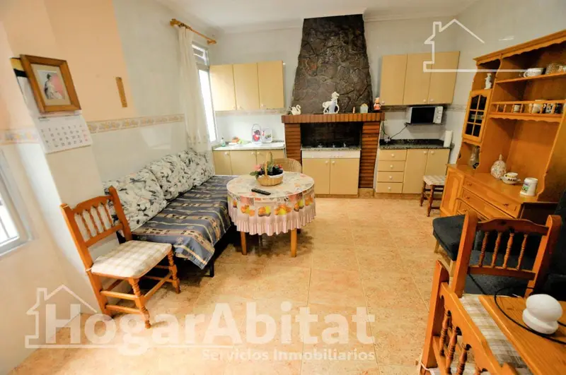 Casa en Burjassot con Garaje y Terrazas Cerca de la Universidad