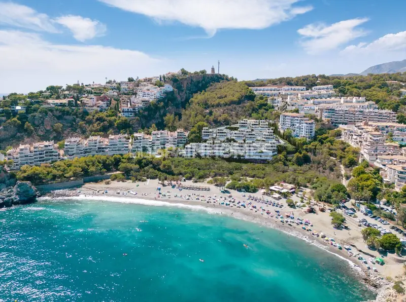 Elegantes Casas Frente al Mar con Piscinas en Granada Almuñécar