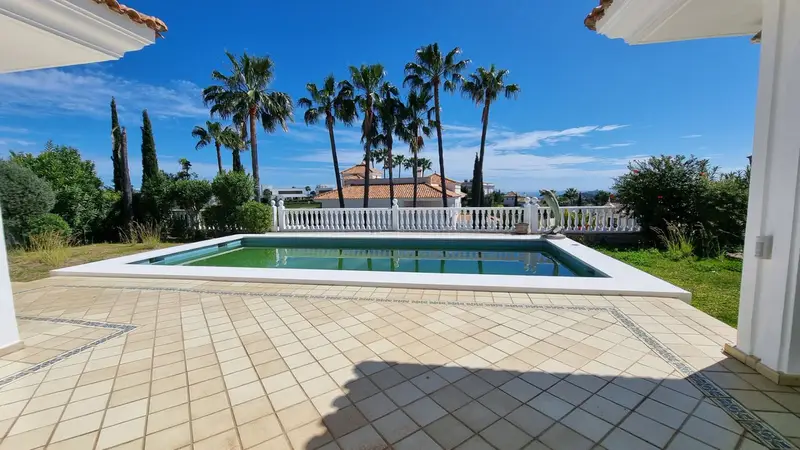 Casa-Villa de 4 Dormitorios alquiler Benahavis, España
