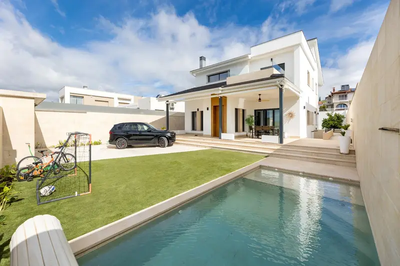 Villa de Lujo en Venta 6 Dormitorios Piscina Jardin