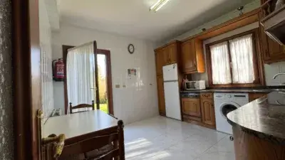 Chalet Pareado en Urduliz 4 habitaciones 3 baños Jardin 600m2