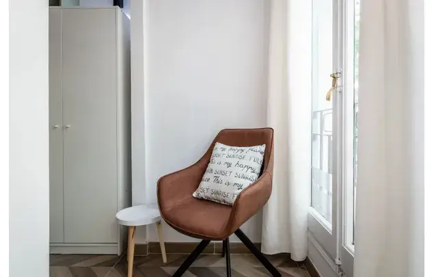 Habitacion Exterior con Cama Doble en Eixample Barcelona