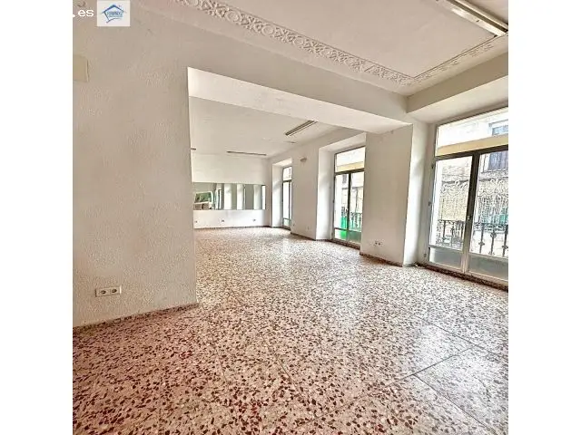 Local Comercial en Cáceres: Estudio u Oficinas
