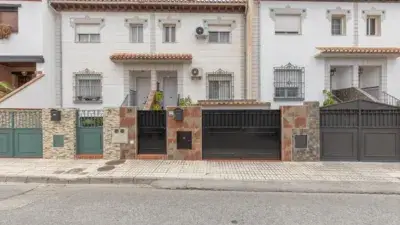 Casa Adosada en Ogíjares con Patio y Barbacoa