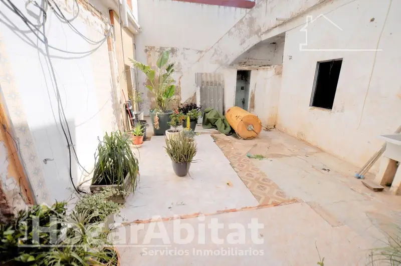 Planta Baja para Reformar en Riba roja de Turia con Garaje Doble y Terraza