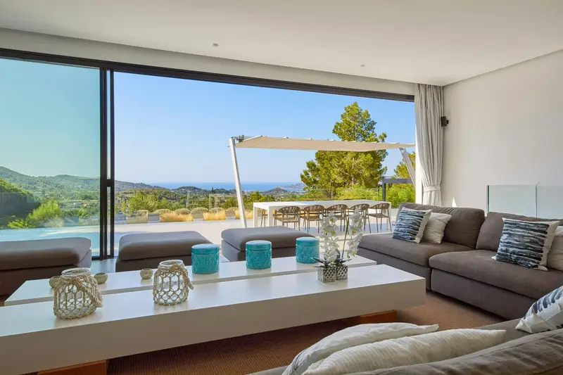 Villa de Lujo en Ibiza con Vistas al Mar y Piscina