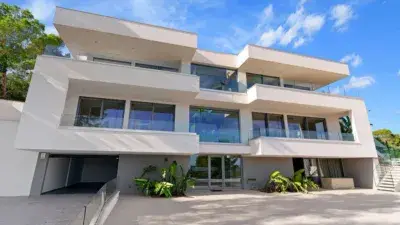 Villa de Lujo en Palmanova con Vistas al Mar y Piscina