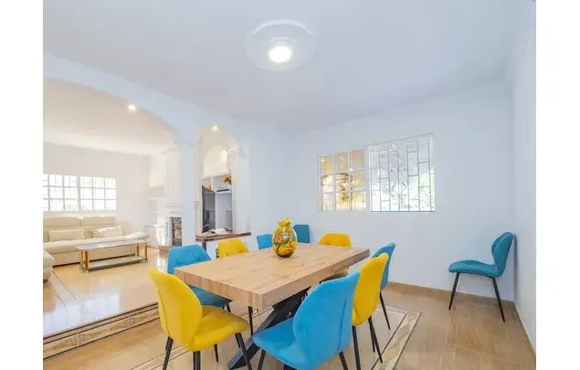 Casa Vacacional Familiar en Alhaurín de la Torre 4 Dormitorios 324m²